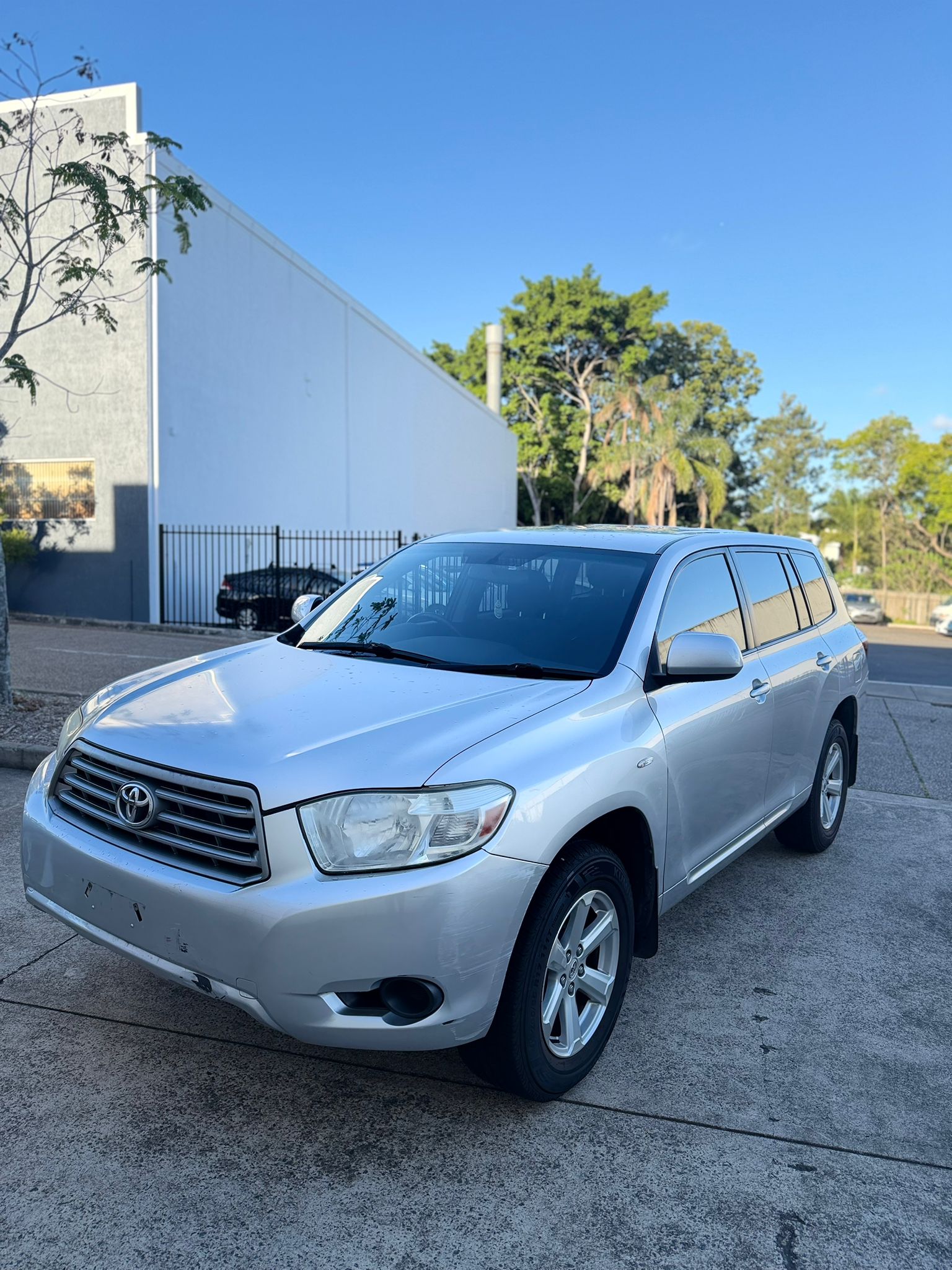 2010 Toyota Kluger KX-R GSU40R Wagon in Silver.