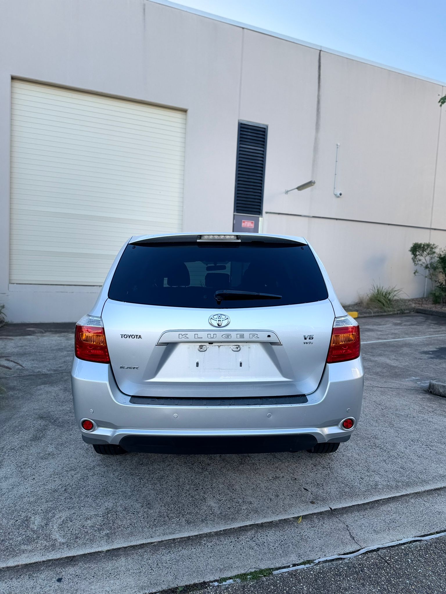 2010 Toyota Kluger KX-R GSU40R Wagon in Silver.