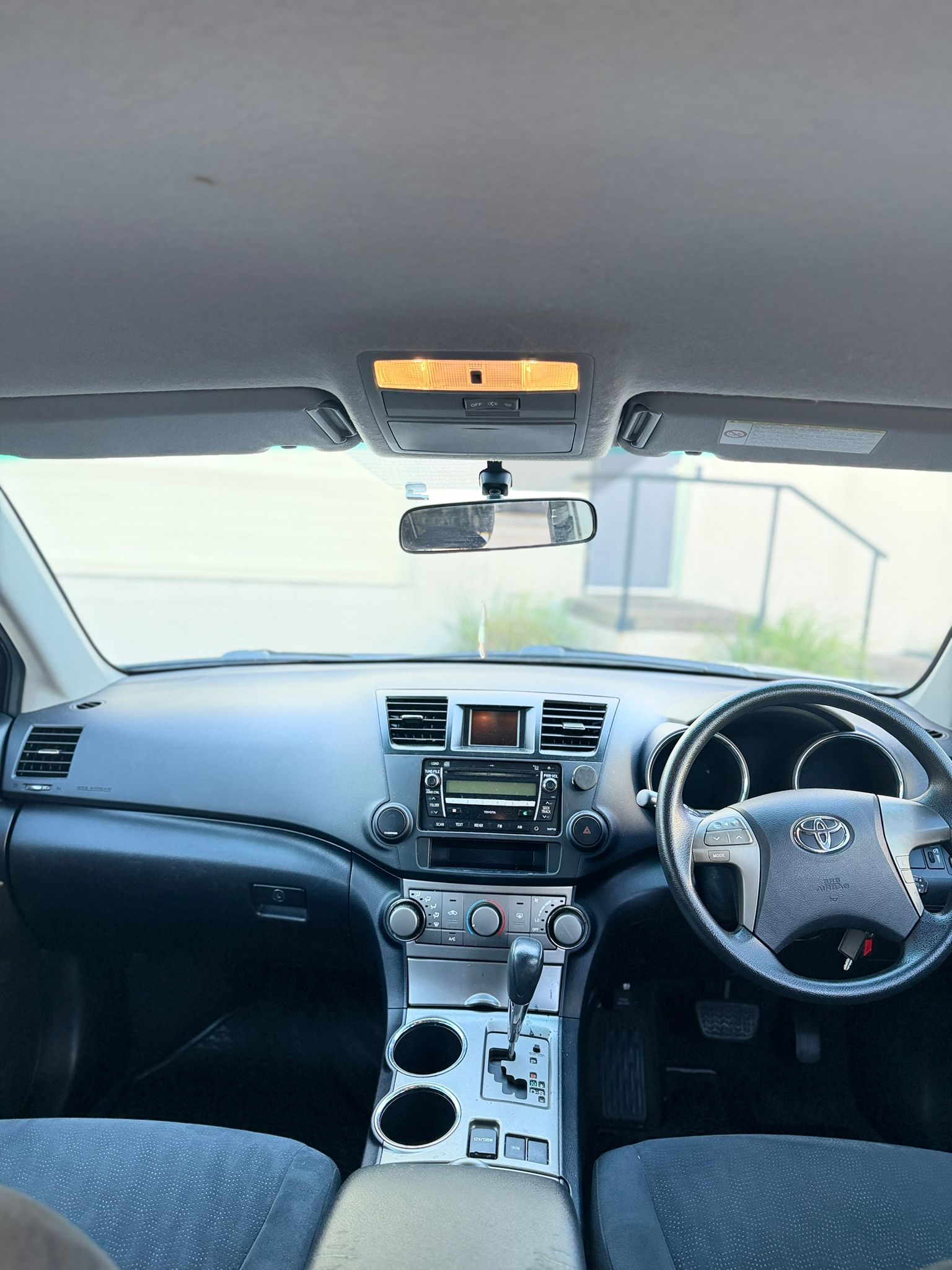 2010 Toyota Kluger KX-R GSU40R Wagon in Silver.