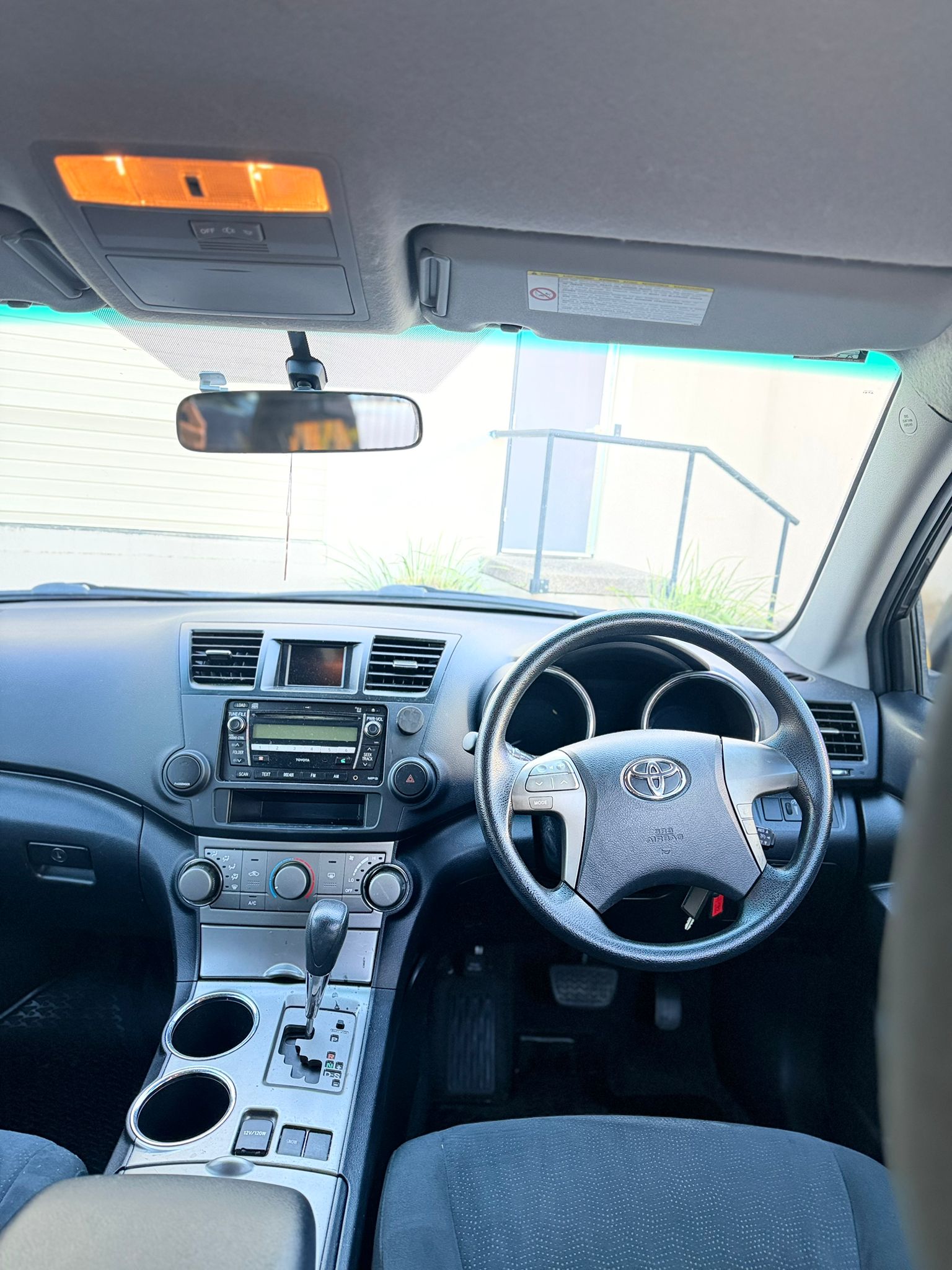2010 Toyota Kluger KX-R GSU40R Wagon in Silver.