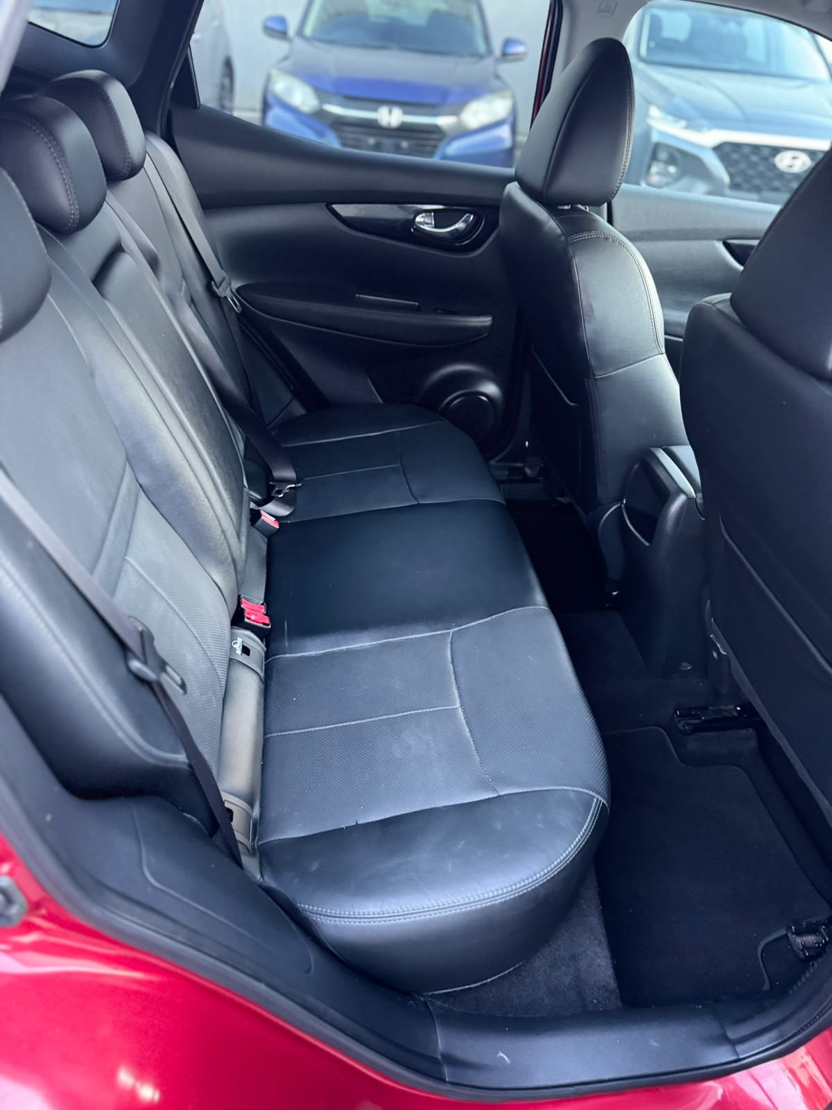 2016 Nissan Qashqai Ti S/Wagon in Red.