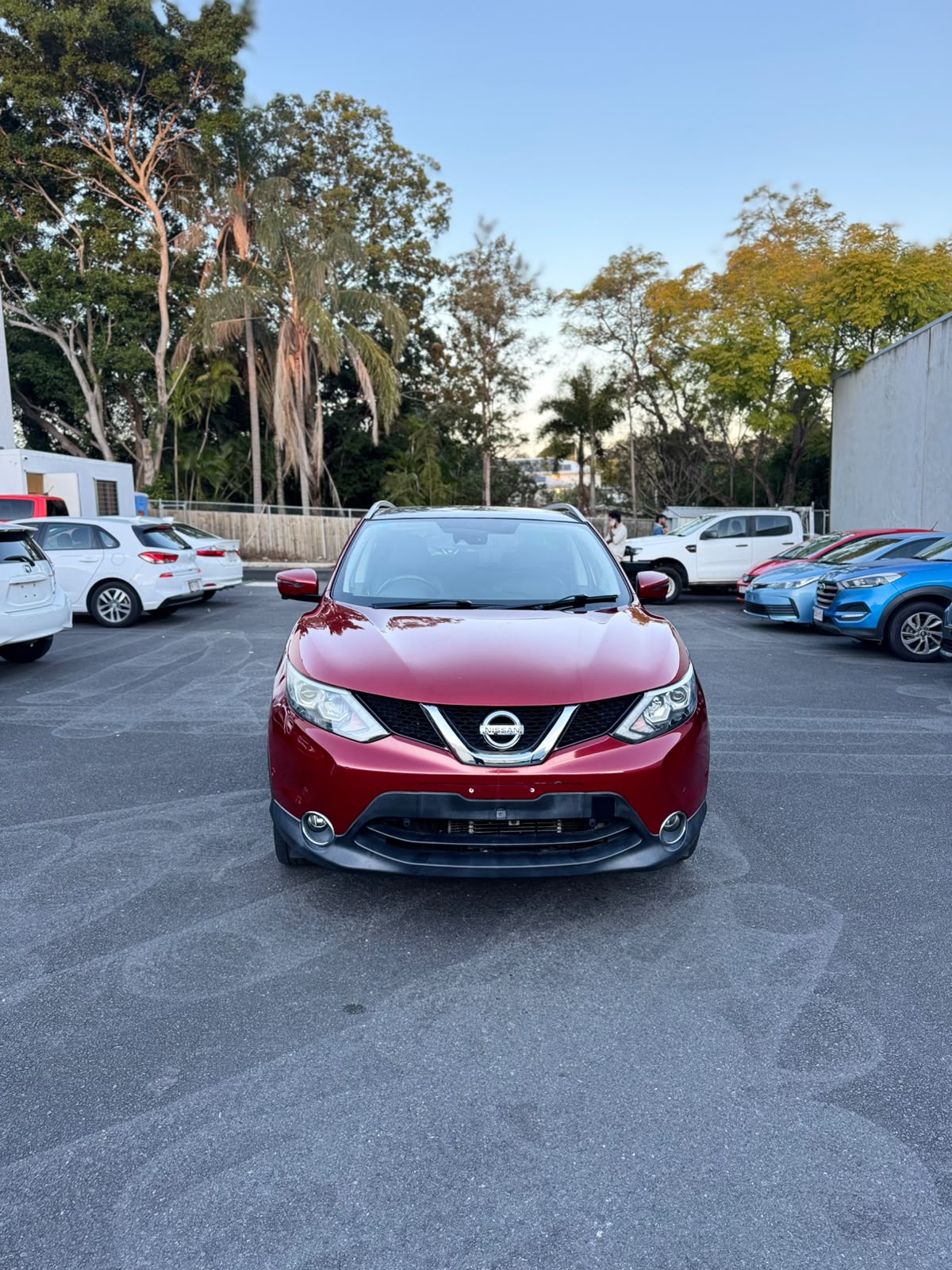 2016 Nissan Qashqai Ti S/Wagon in Red.