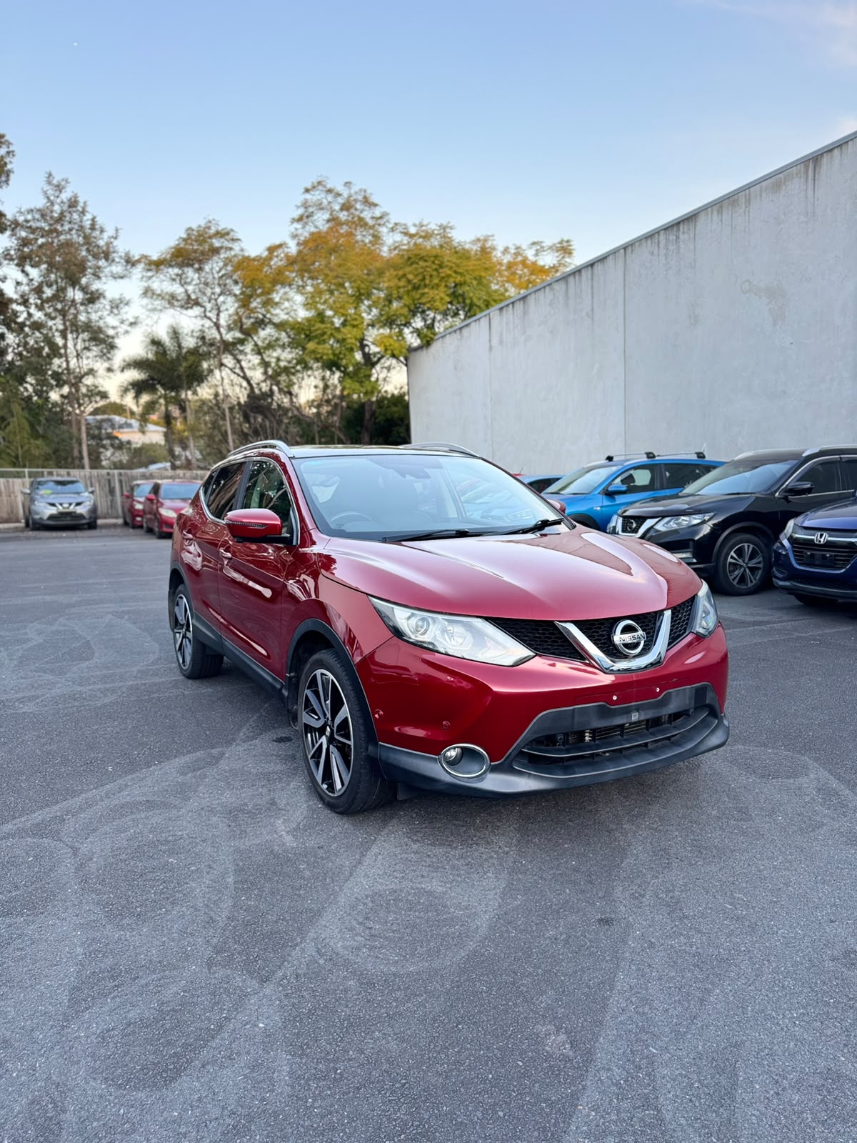 2016 Nissan Qashqai Ti S/Wagon in Red.