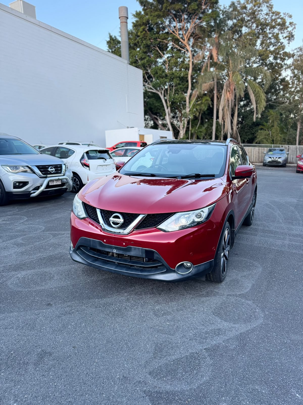 2016 Nissan Qashqai Ti S/Wagon in Red.