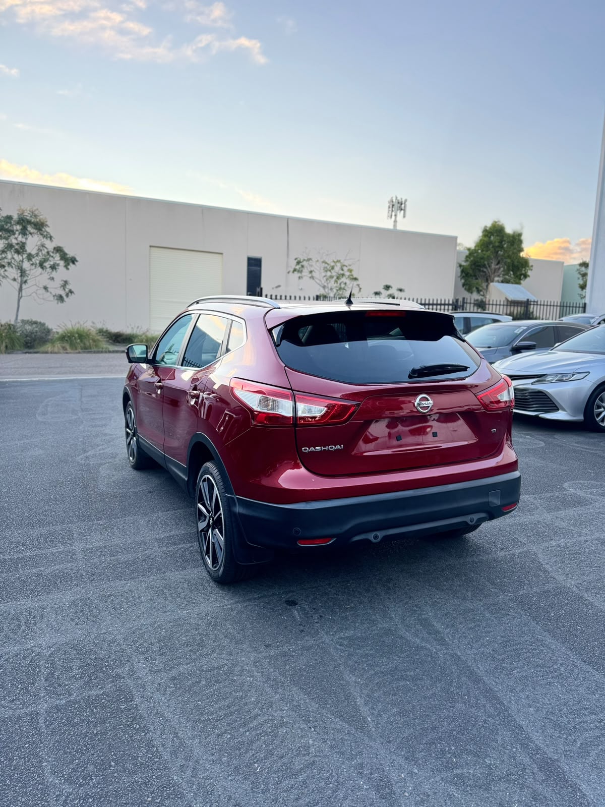 2016 Nissan Qashqai Ti S/Wagon in Red.