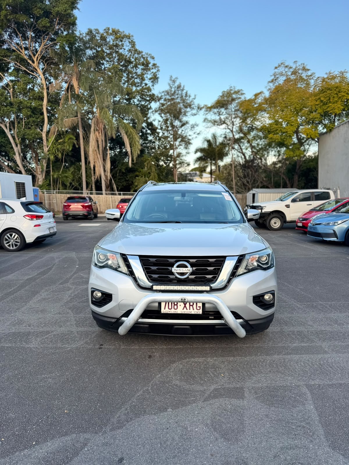 2017 Nissan Pathfinder ST-L R52 Series II MY17 Wagon in Silver.