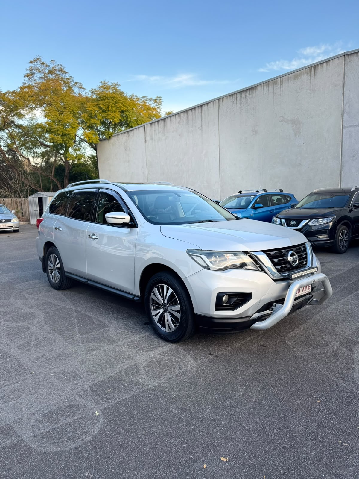 2017 Nissan Pathfinder ST-L R52 Series II MY17 Wagon in Silver.