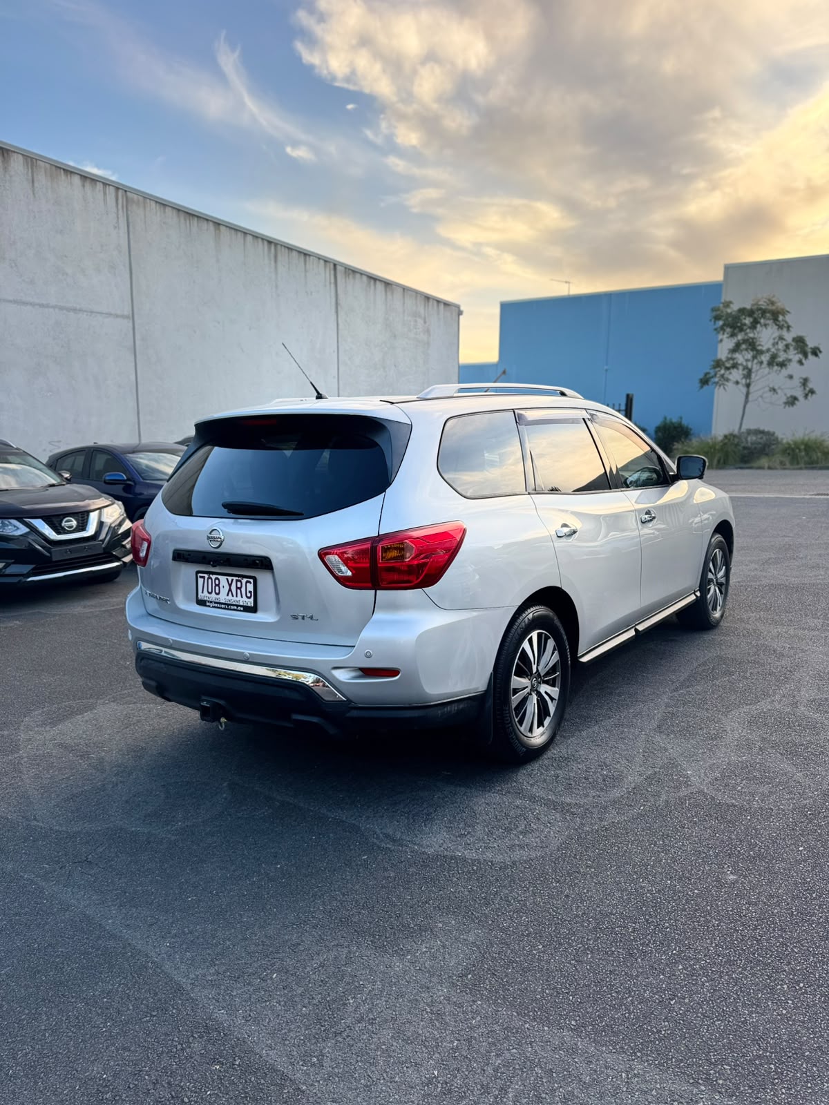 2017 Nissan Pathfinder ST-L R52 Series II MY17 Wagon in Silver.