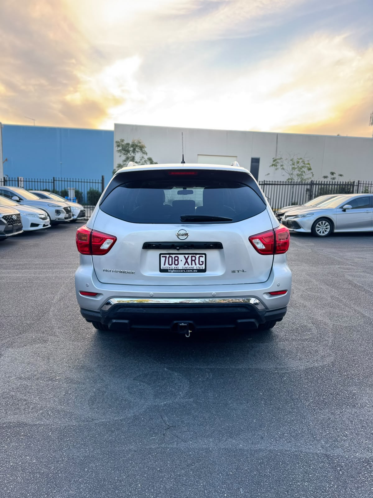 2017 Nissan Pathfinder ST-L R52 Series II MY17 Wagon in Silver.