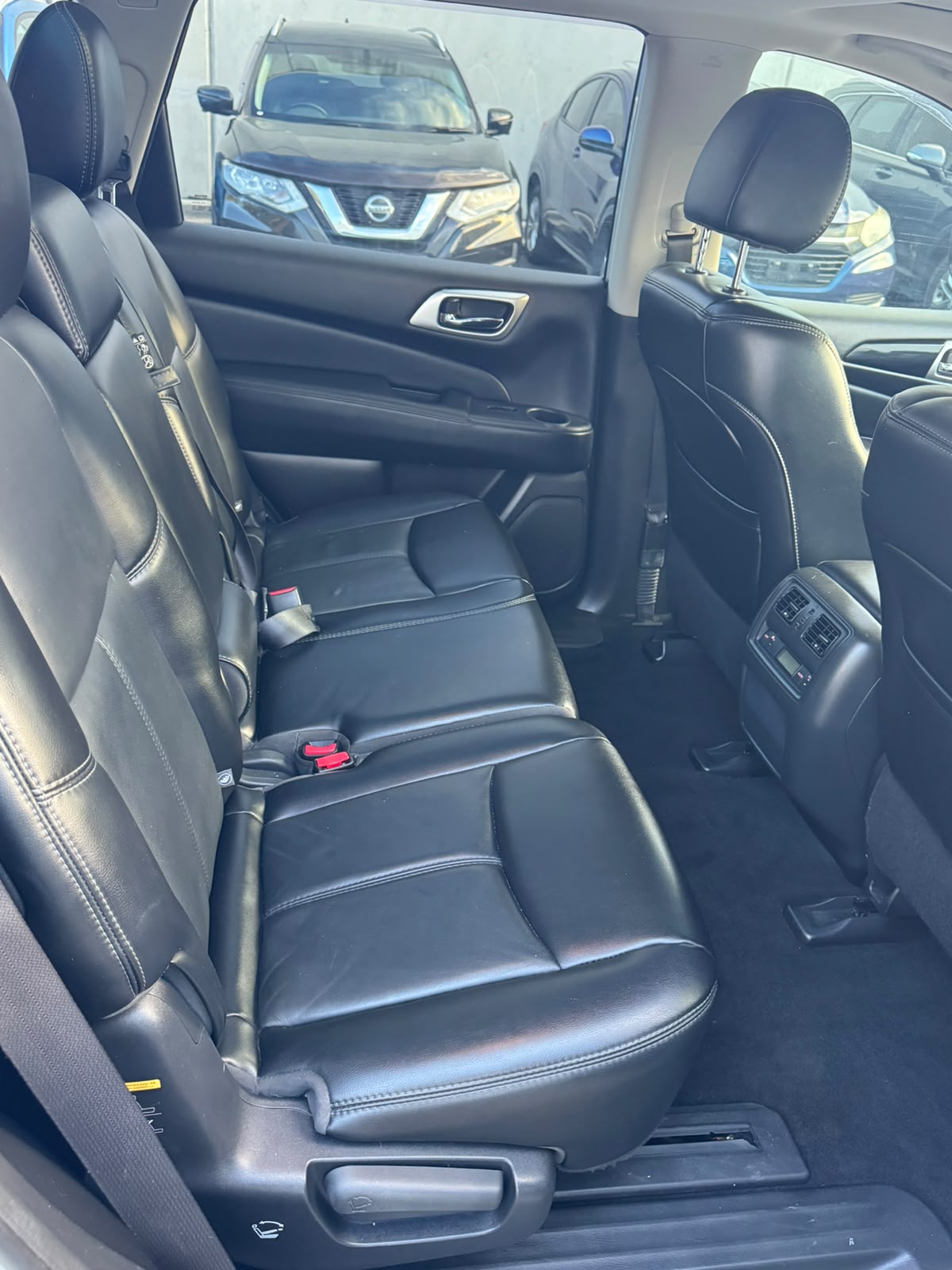 2017 Nissan Pathfinder ST-L R52 Series II MY17 Wagon in Silver.