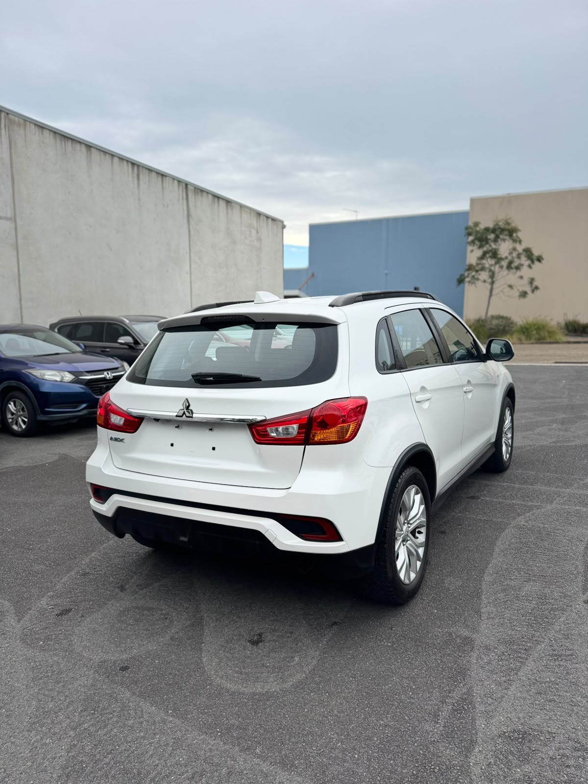 2019 Mitsubishi ASX ES Petrol in White.