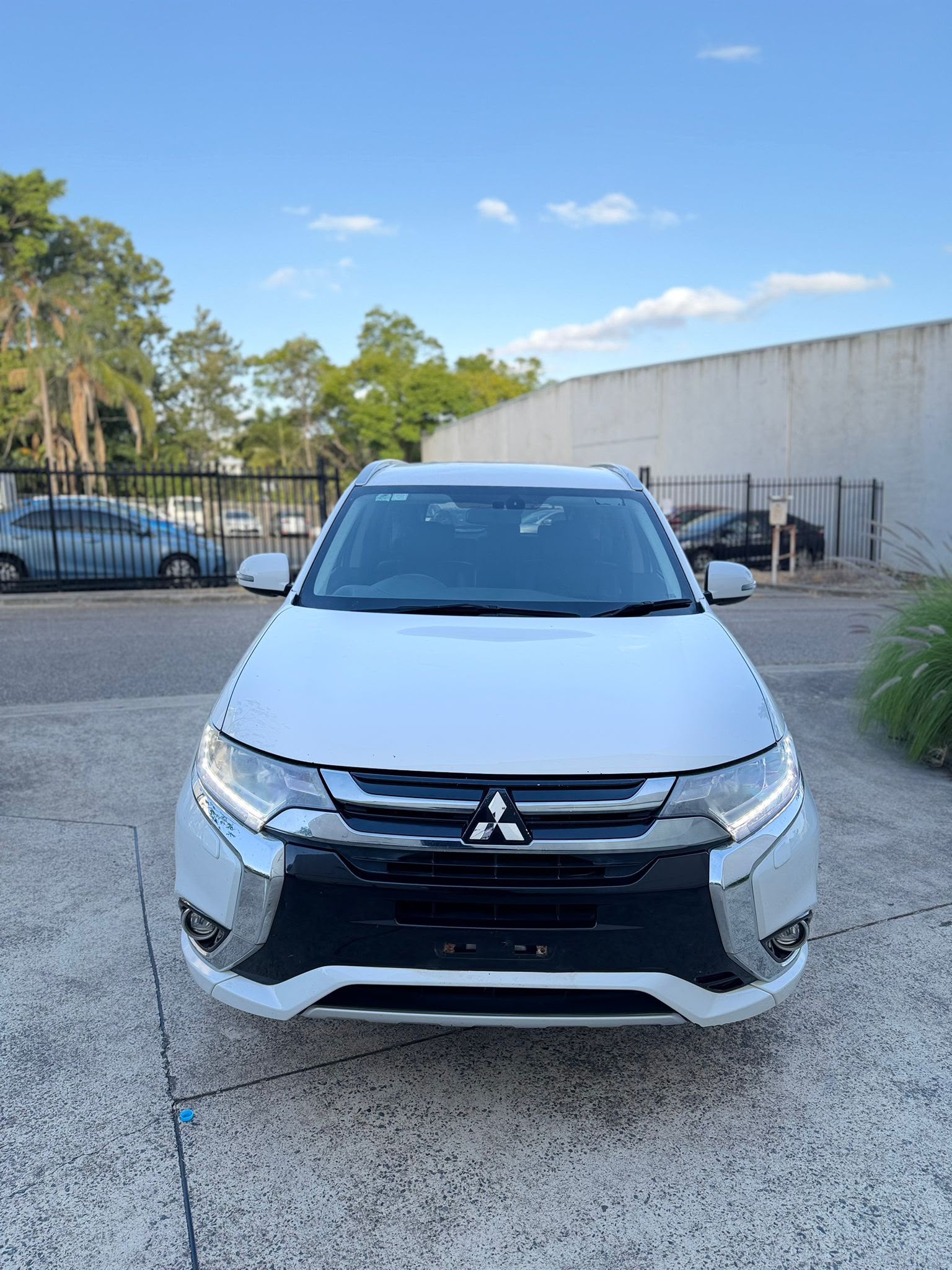 2018 Mitsubishi Outlander ZK LS PHEV S/Wagon in White.