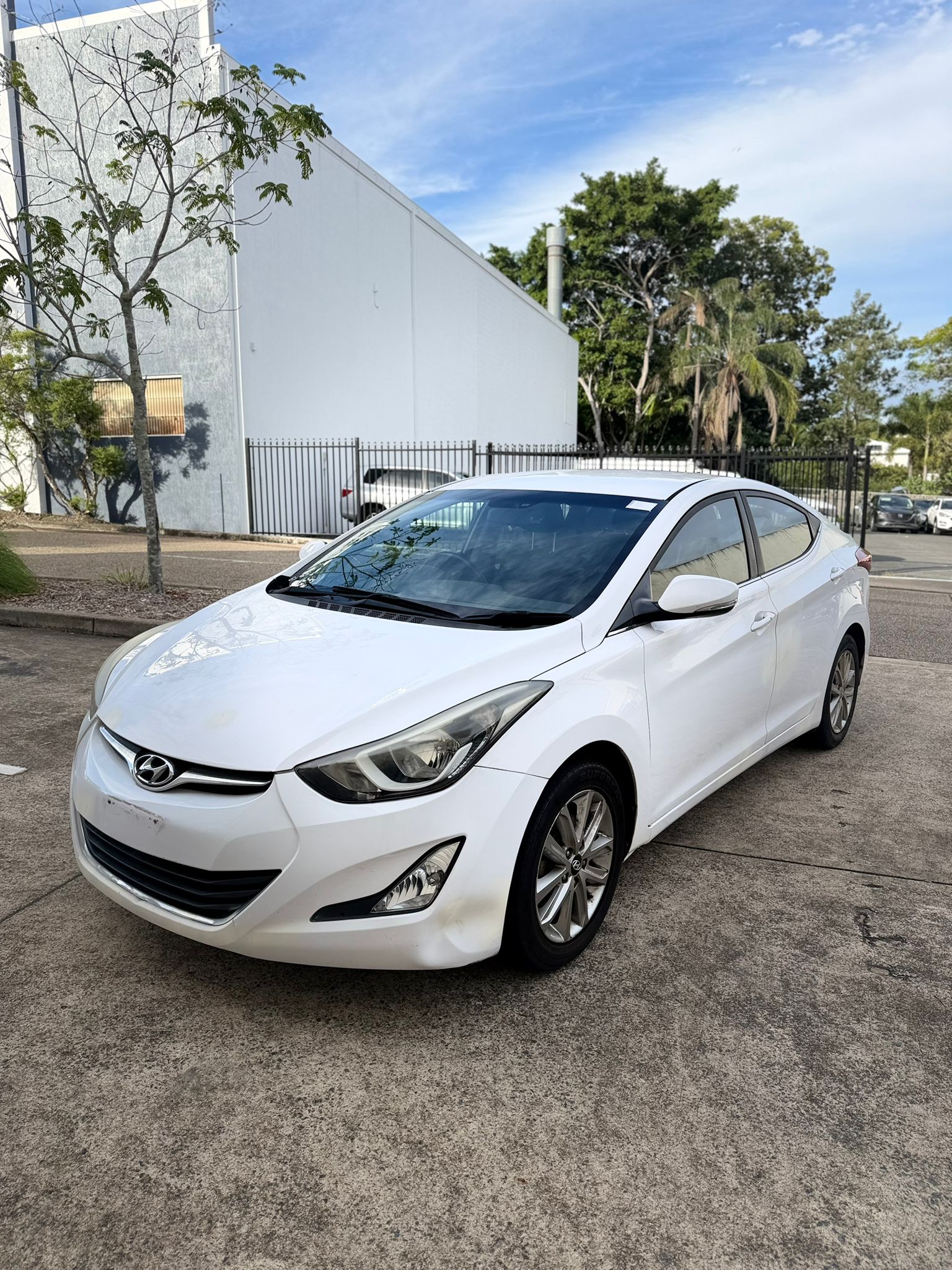 2015 Hyundai Elantra Elite MD3 Sedan in White.