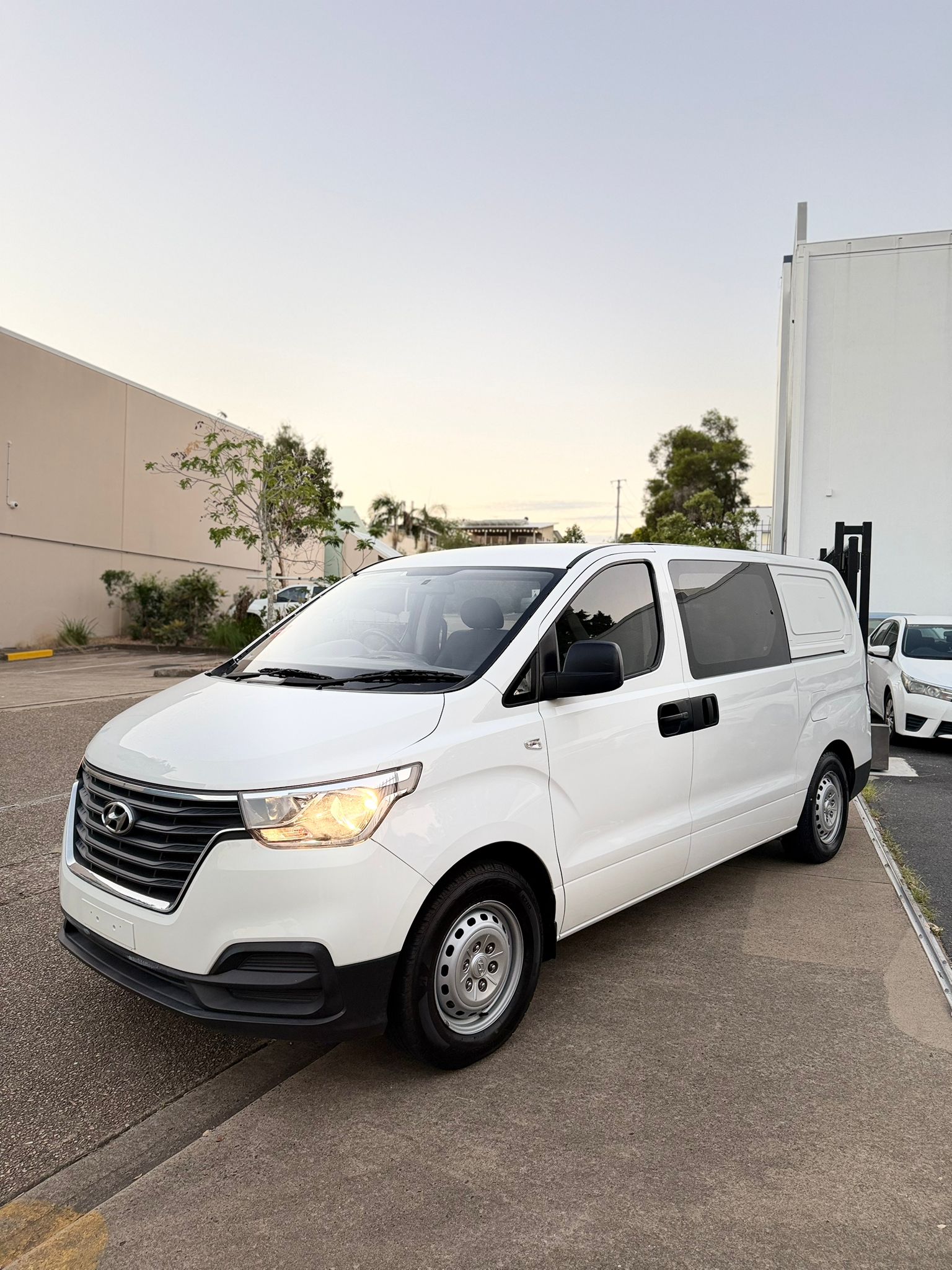 2019 Hyundai iLoad TQ4 3S Twin Swing Van in White.
