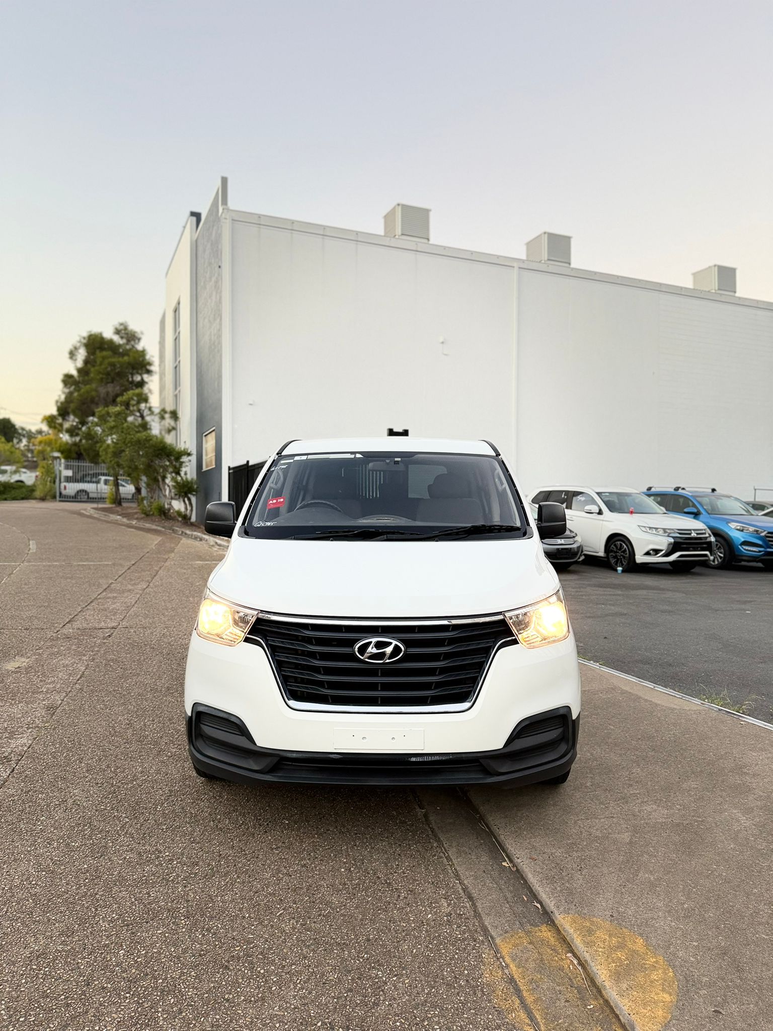 2019 Hyundai iLoad TQ4 3S Twin Swing Van in White.