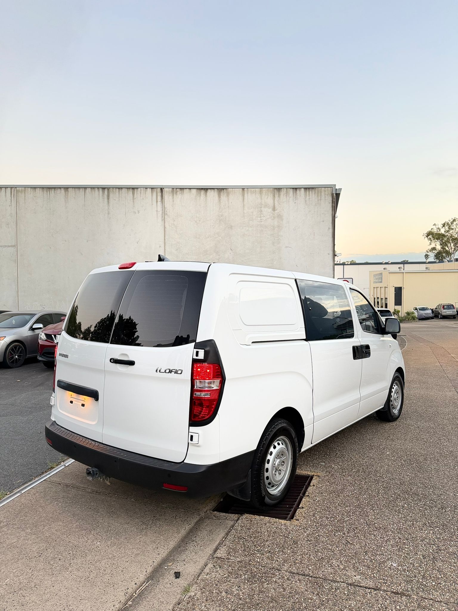 2019 Hyundai iLoad TQ4 3S Twin Swing Van in White.