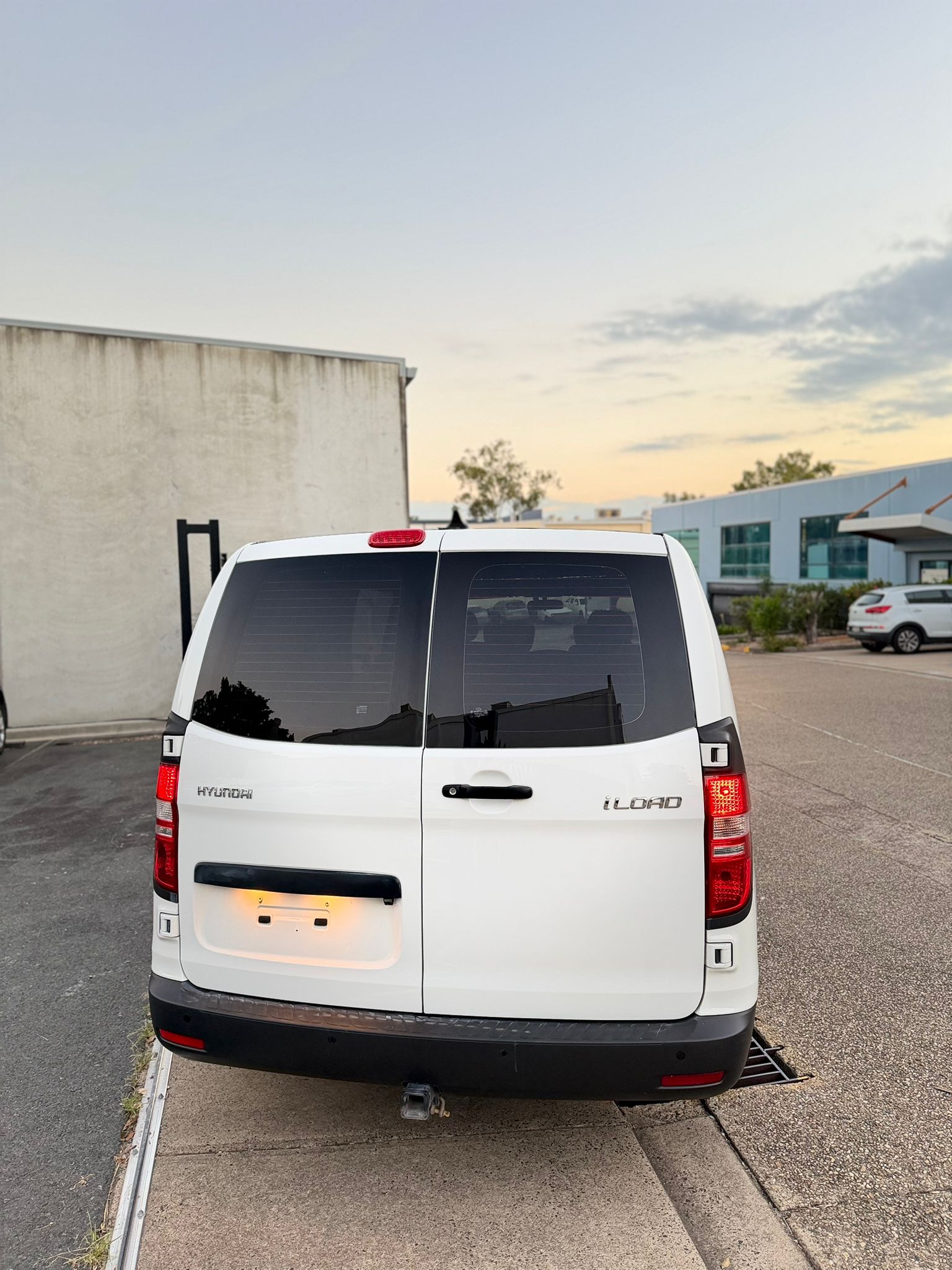 2019 Hyundai iLoad TQ4 3S Twin Swing Van in White.