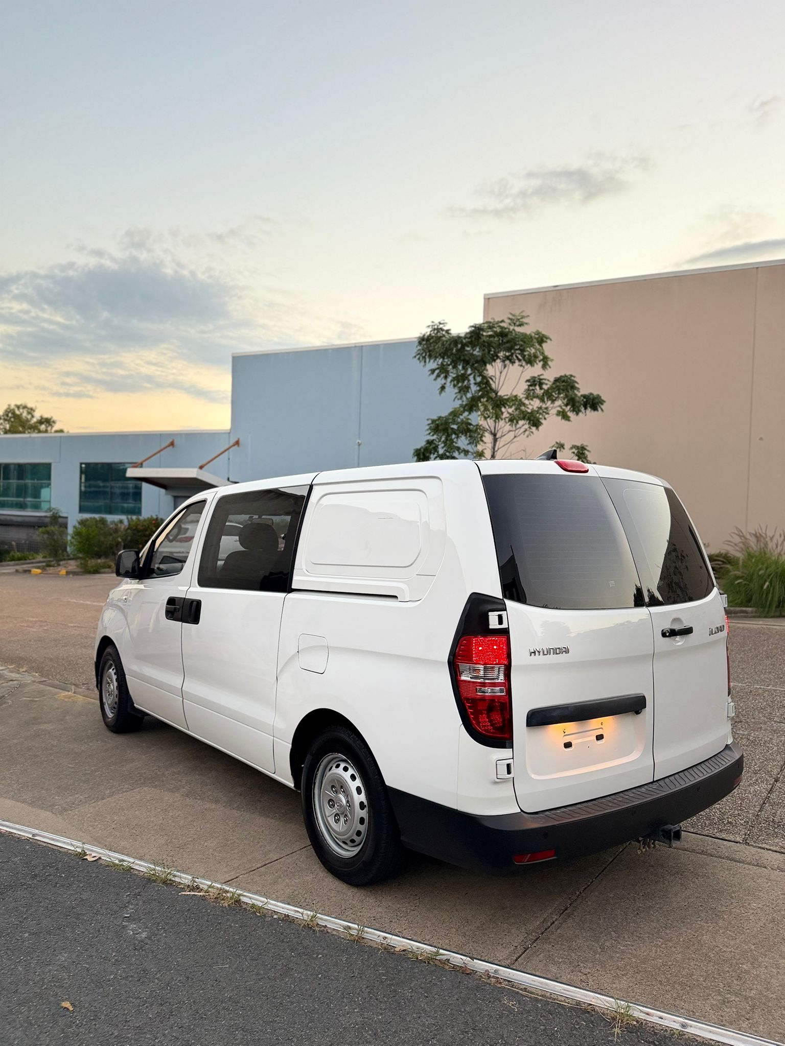 2019 Hyundai iLoad TQ4 3S Twin Swing Van in White.