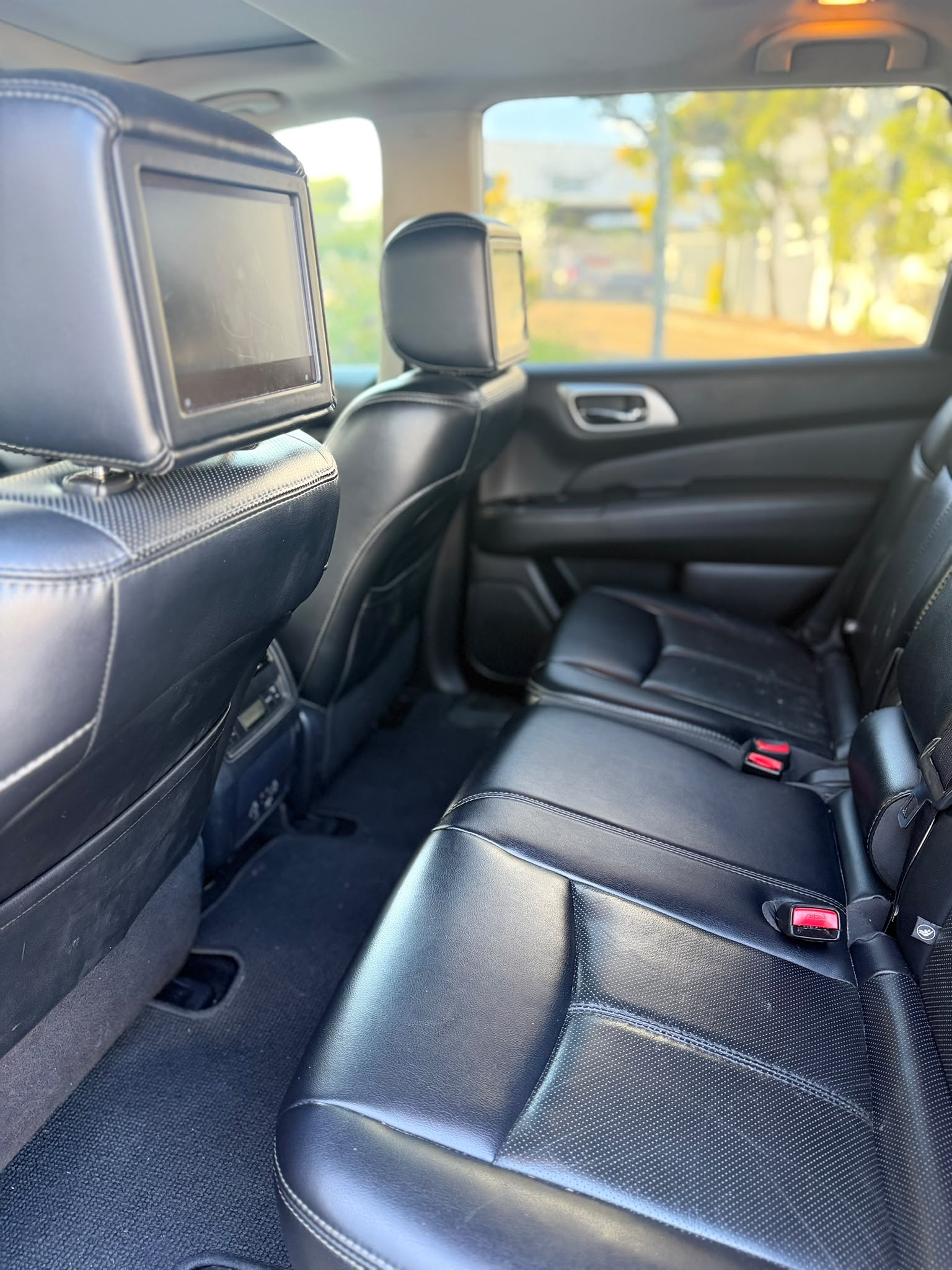 2018 Nissan Pathfinder Ti R52 Series II MY17 Wagon in Silver.