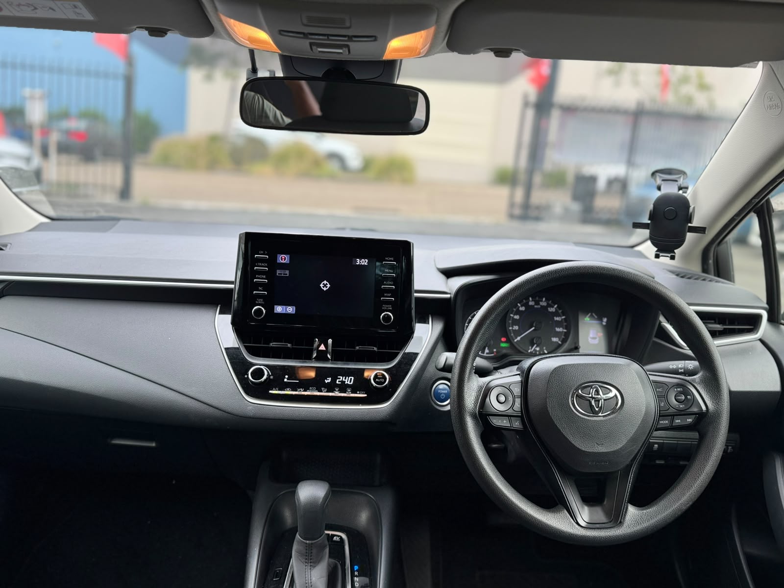 2019 Toyota Corolla Touring Wagon Hybrid in White